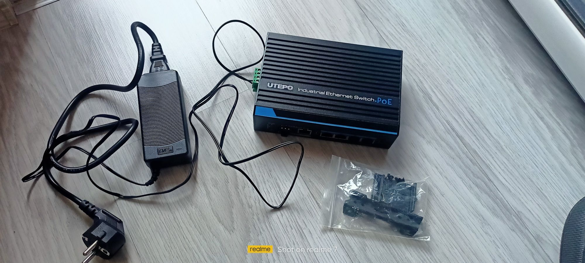 Индустриален PoE switch Utepo UTP7204e