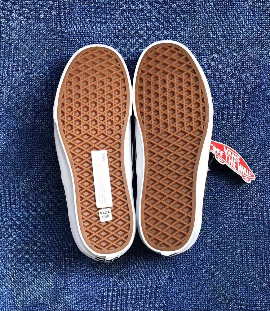 Vans Classic Slip-On Platform Fur Lining ОРИГИНАЛ дамски кецове 37/38