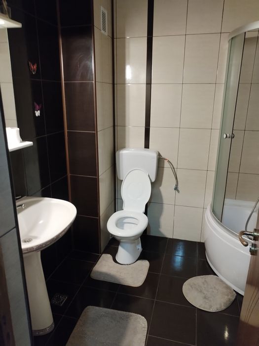 Închiriez garsonieră compartimentată