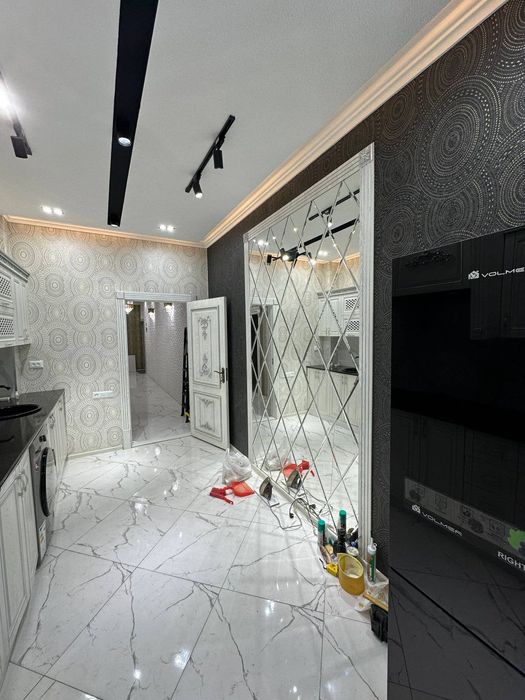 Premium lux Новастройка 2 хона 1 этаж Азиз бозор олдида жойлашган.Аген