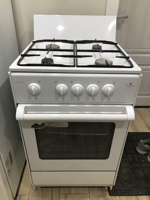 Прдам газплиту Дарина в хорошем, рабочем состоянии вместе с баллонами.