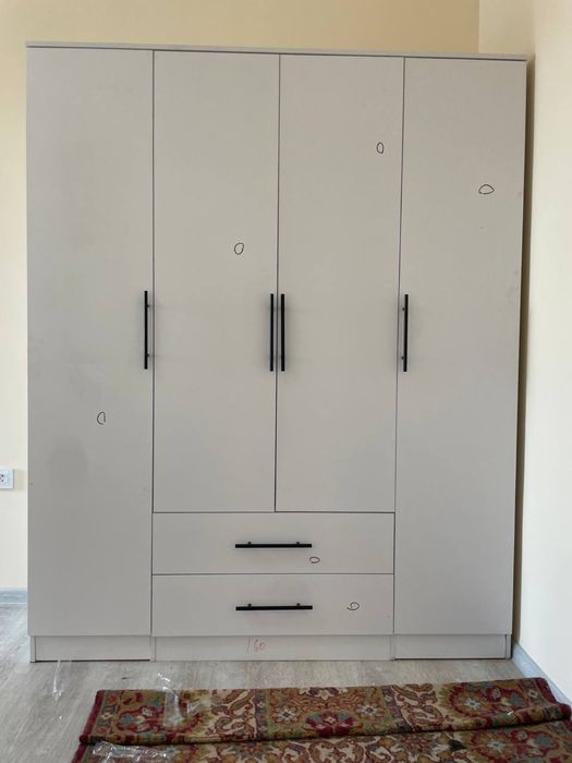 Shkaf sotiladi 990 metri Aksiya narxlrda