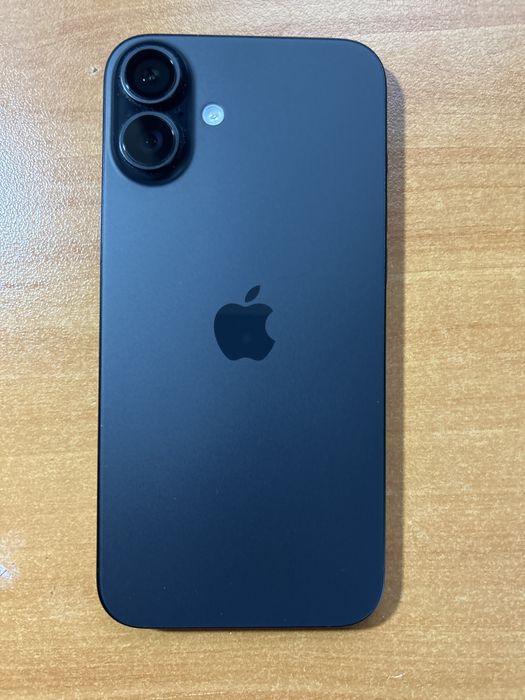 iPhone 16 Plus черен 128гб отличен
