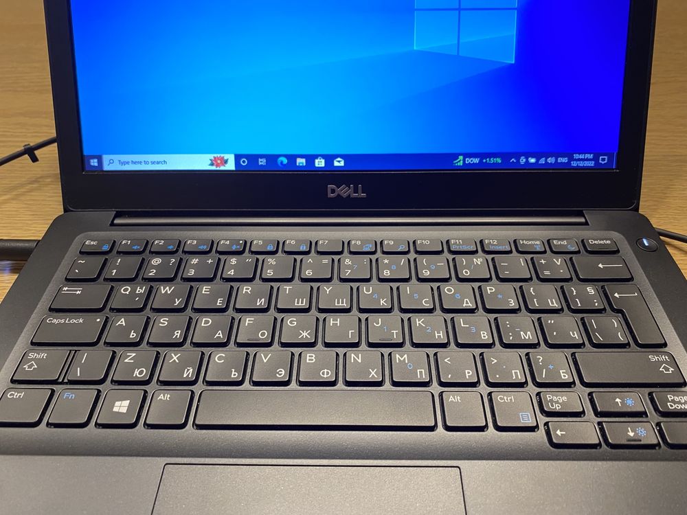 Лаптоп DELL Latitude 7290 с Windows 10 PRO и MS Office пакет