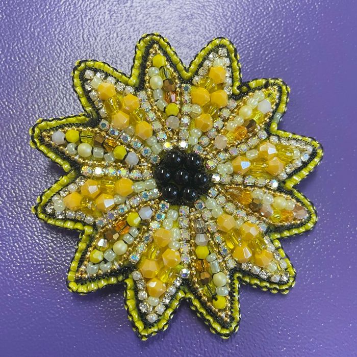 Broșe hand-made în diferite modele