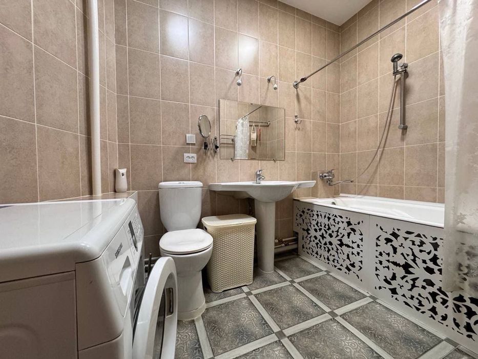 3 ком 90м2 высокие потолки у метро Буюк Ипак Йули (Максим Горький, БИЙ