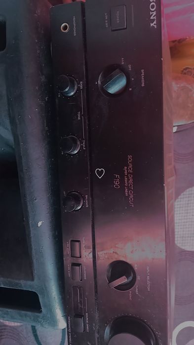 Vând boxa cu stație sony