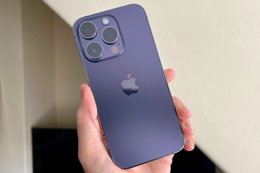 Iphone 14pro. Purple