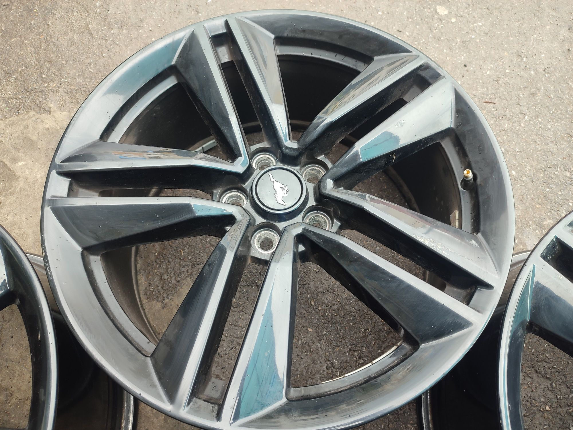 19" оригинални алуминиеви джанти за Ford Mustang.