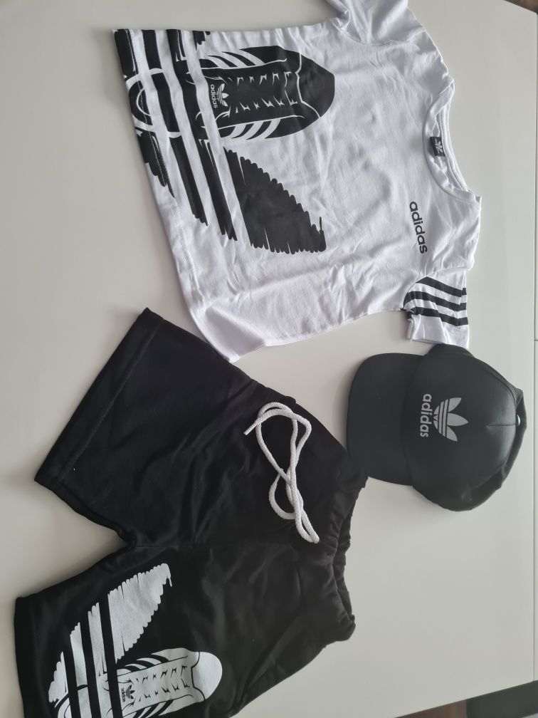 Trening copii Adidas cu șapcă