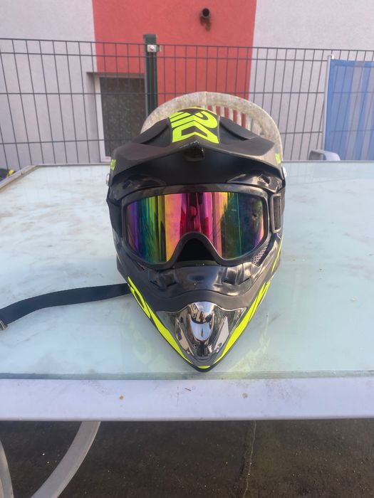 Vând cască pentru cross