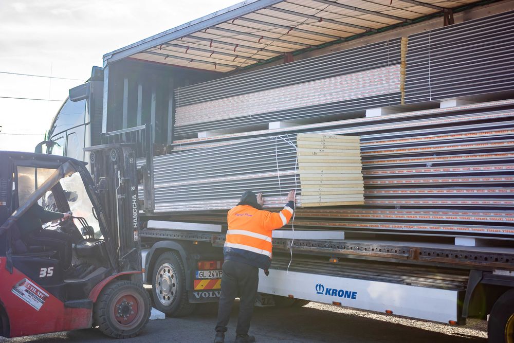 Panouri sandwich pentru perete sau acoperis