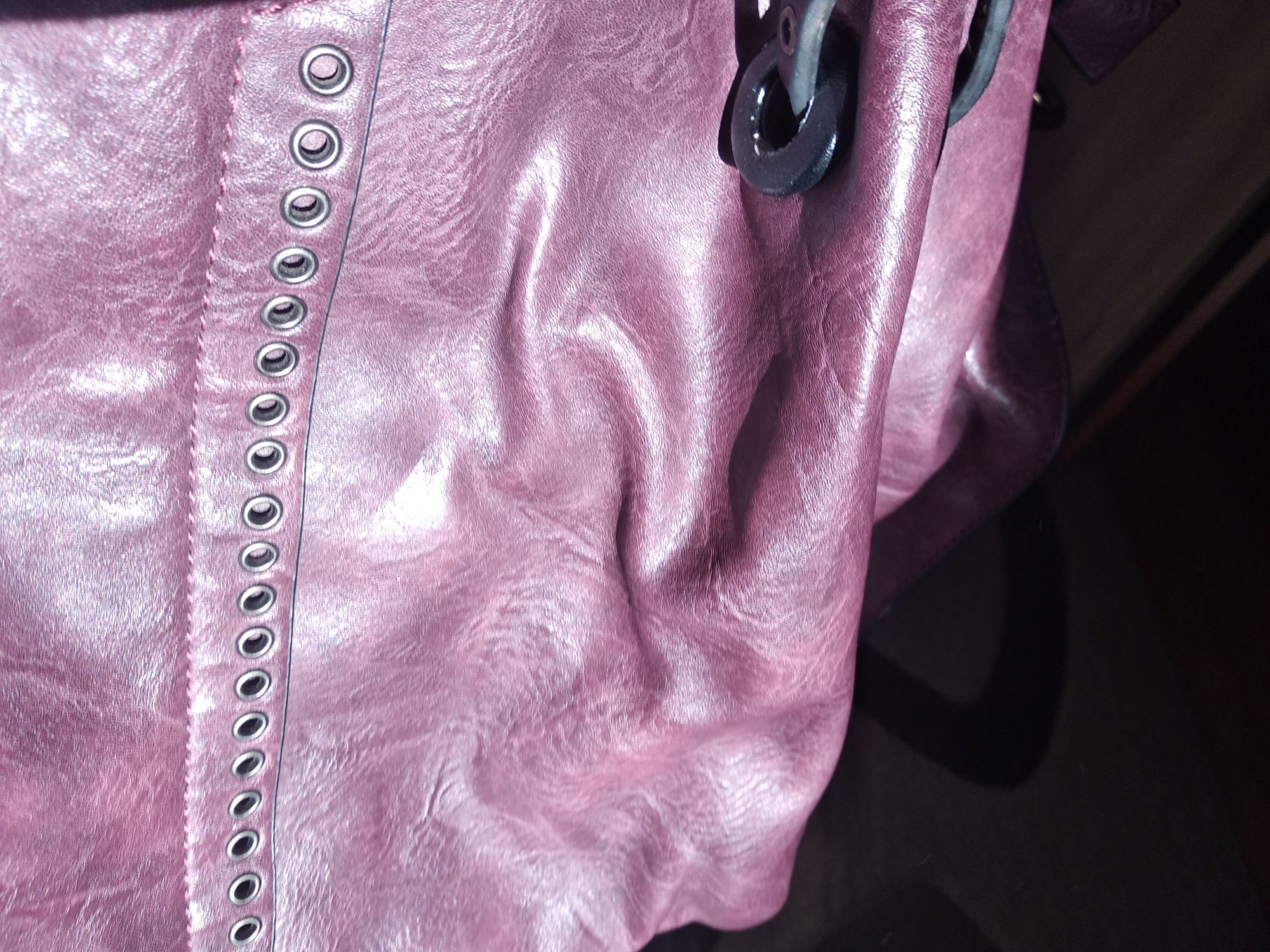 Дамска чанта с лилав отенък