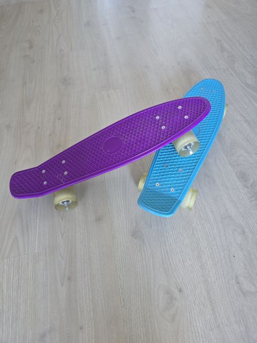 Skateboard/Penny Board cu Roti si lumini Led
-confectionat din