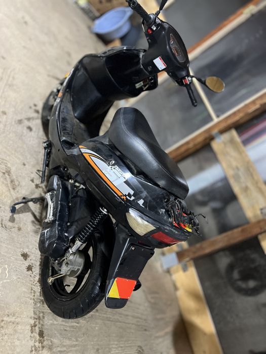 Vand/Schimb scuter 49cc CU ACTE!!