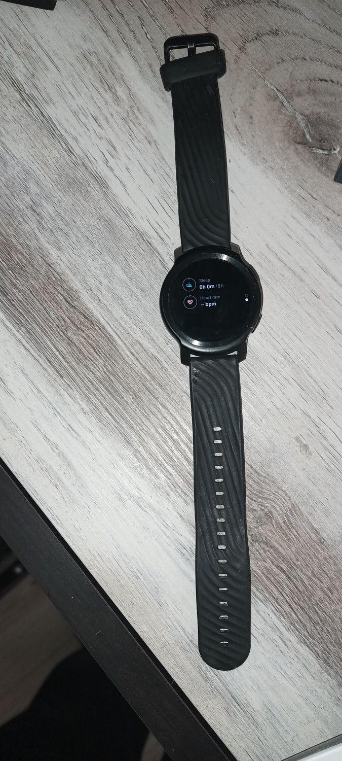 Продавам смарт часовник Moto watch 100