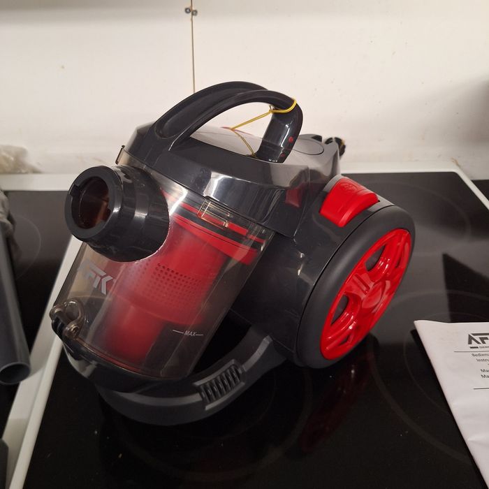 Прахосмукачка с контейнер внос от Германия - нова с нарушена опаковка