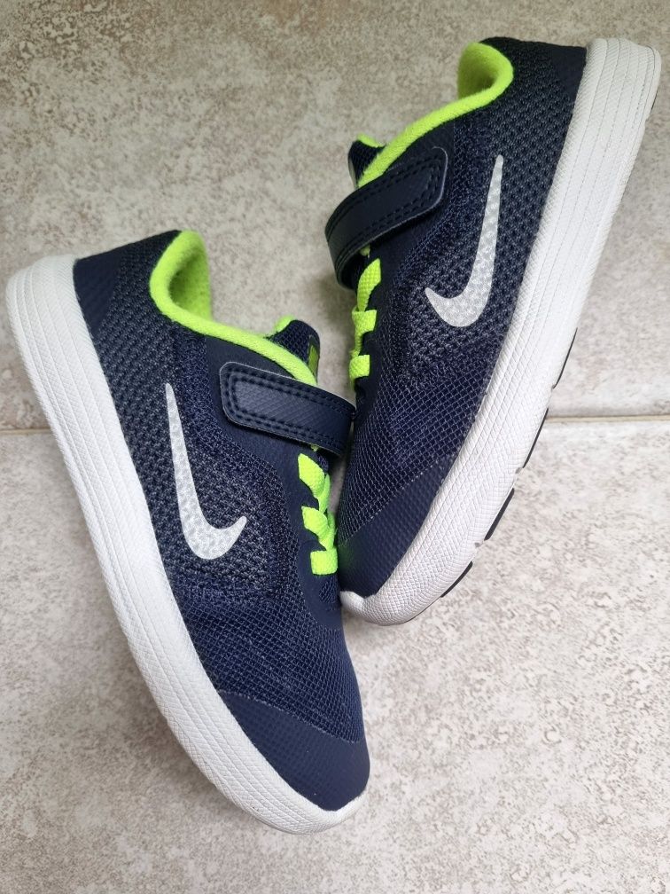 Детски маратонки Nike Revolution 3 26 номер