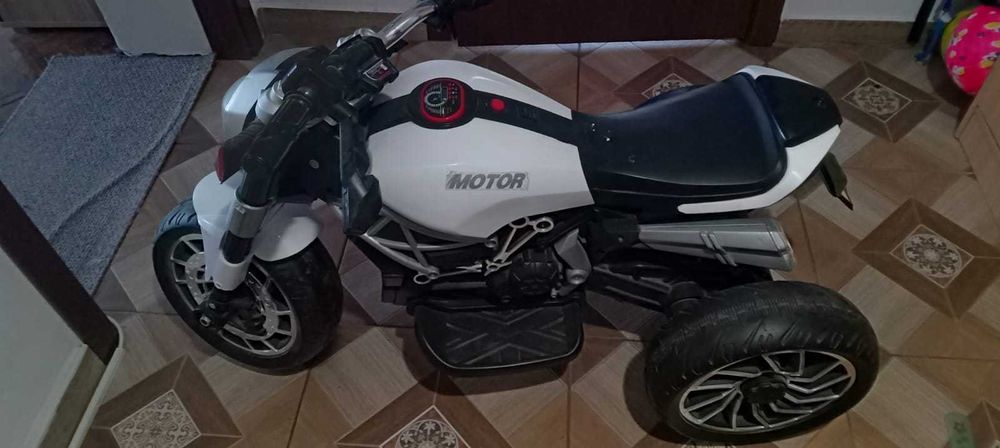 Motocicleta electrica copiii , nu mai am incarcatorul