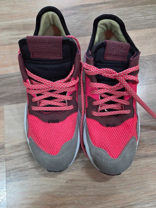 Маратонки за момиче адидас