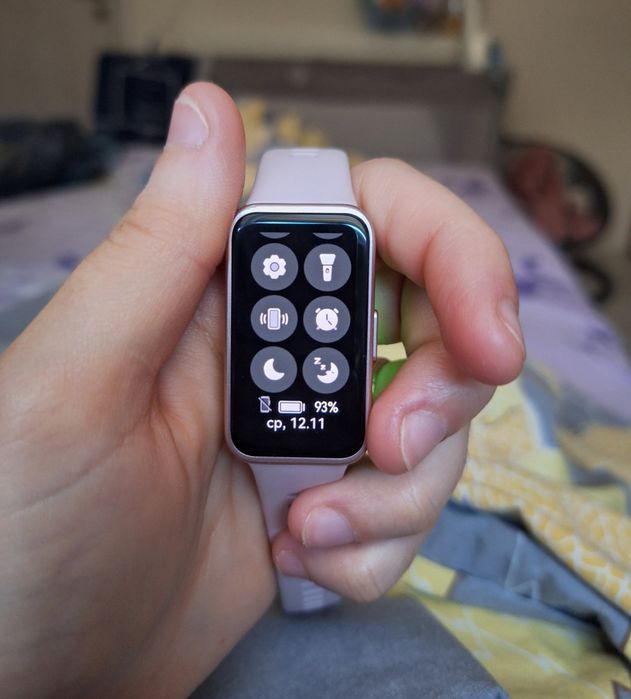 Смарт гривна Huawei Mi Band 10 в гаранция.