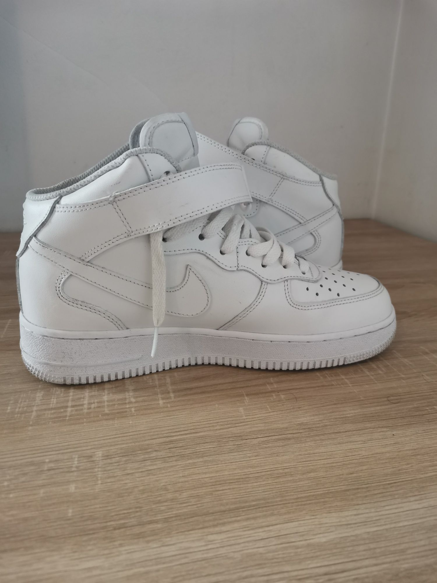 Air Force 1 Mid Triple White marime 40.5