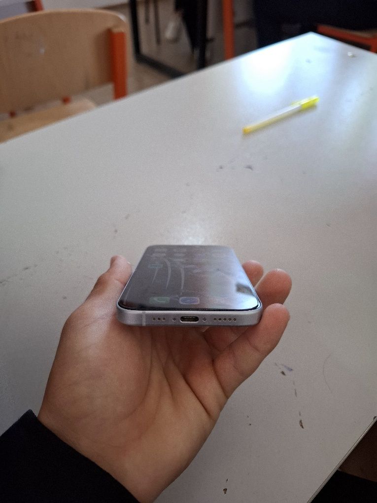 Айфон 15 срочно.