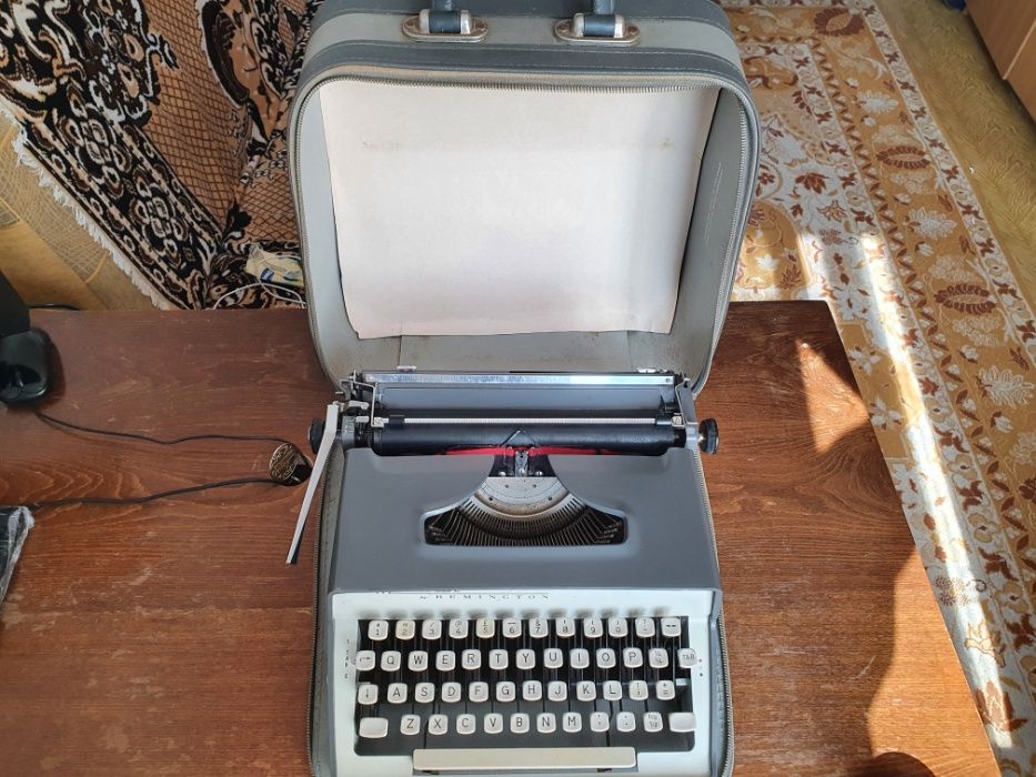 Masina de scris veche MONARCH REMINGTON