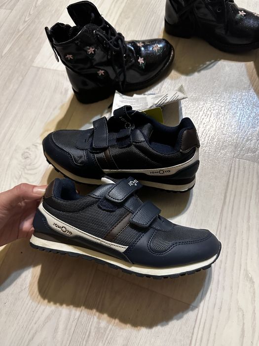 Кроссовки новые размер 34-35