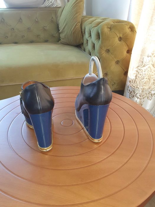 Обувки на платформа ток  естествена кожа, цмат тъмно син и златен