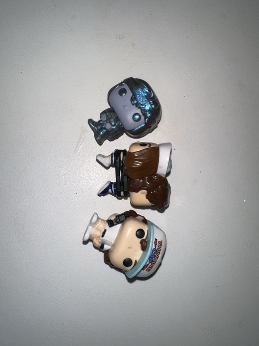 продам фигурки ОСД киндер джой, стив с робин, дастин обыч и из изнанки