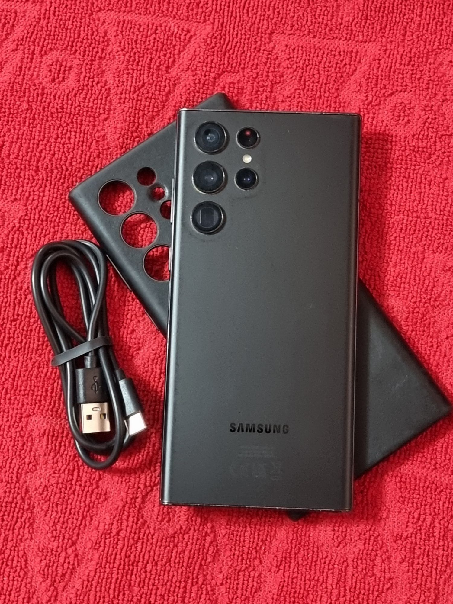 Samsung Galaxy S22 Ultra 256Gb, 12Gb Ram, Liber, Husa, Ecran Fisurat.