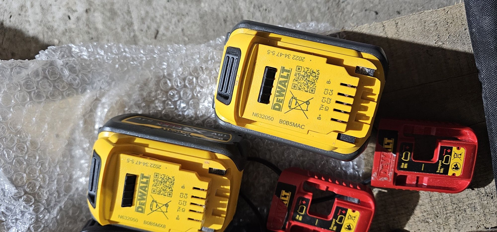 Dewalt dcs 573 circular de mana,2 baterii +încărcător și geanta,cu acc