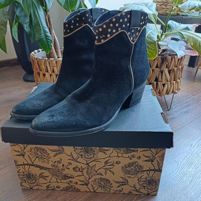 Ghete piele Megis