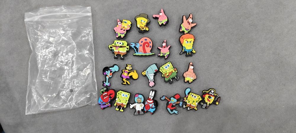 Продам Джиббитсы для Crocs с мультика "Губка Боб Квадратные штаны"