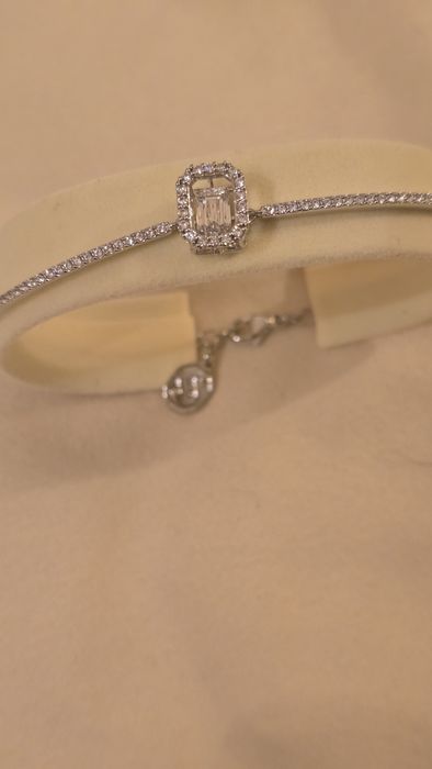 Продавам гривна Swarovski