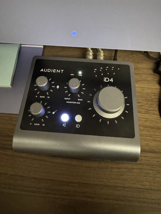 KRK Rokit 8 студийни колони монитори аудио интерфейс саунд карта