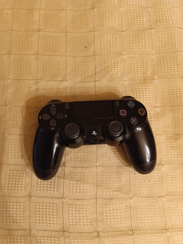 Vând PS4 slim 1tb controller garanție și Joc GTA v