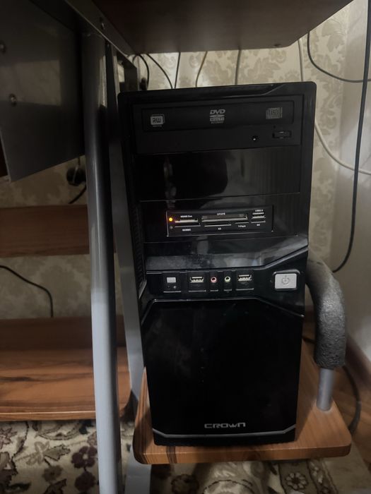 компьютер,принтер,компьютерный стол,клавиатура,мышка