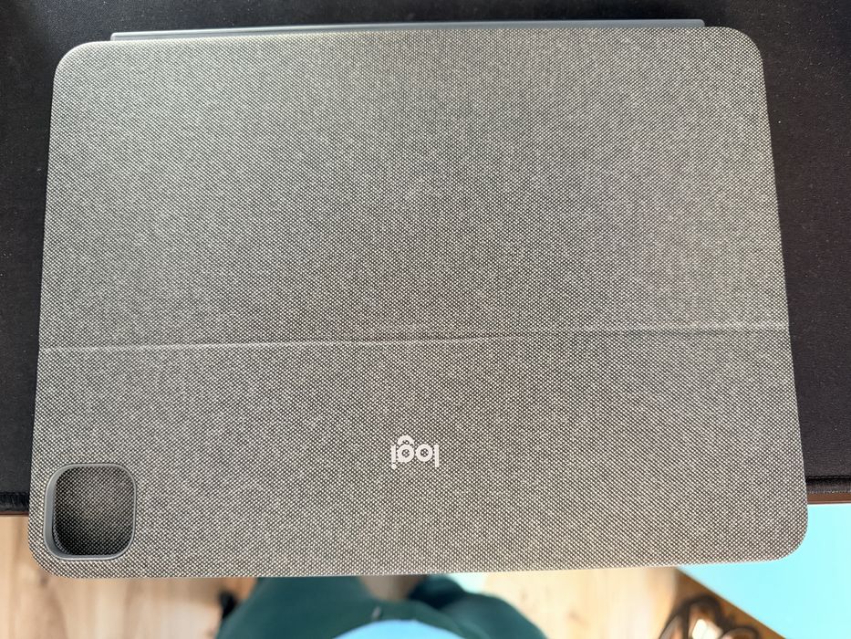Logitech Combo Touch iPad Pro 11