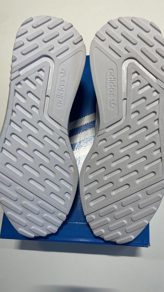 Adidas Маратонки нови 43.5