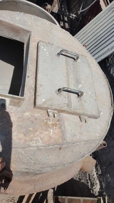 Продаю бочку из нержавейки. 1300 литр.