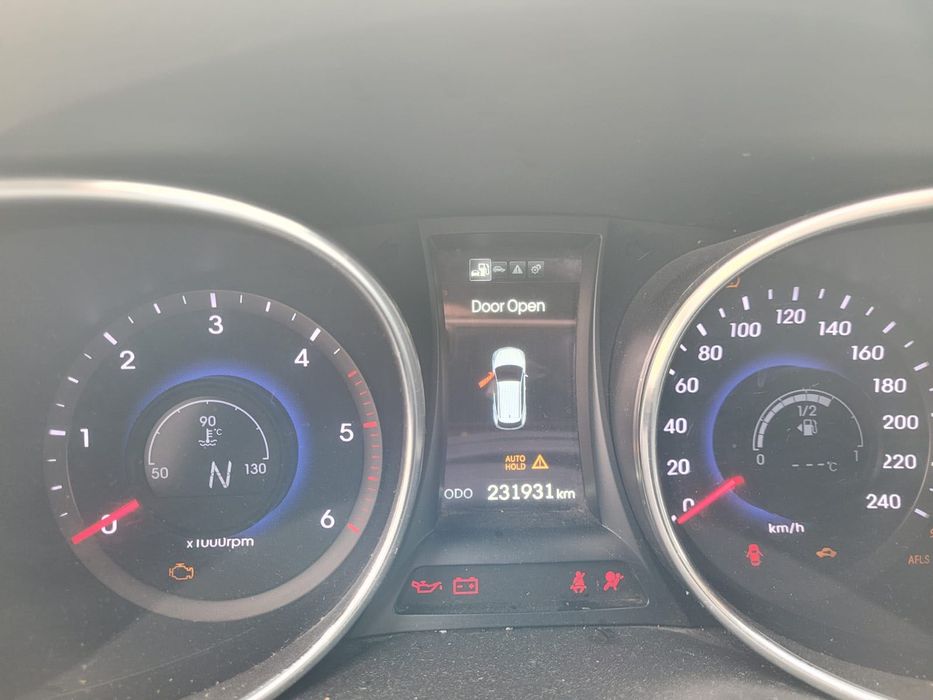 Mașină Hyundai SantaFe avariată