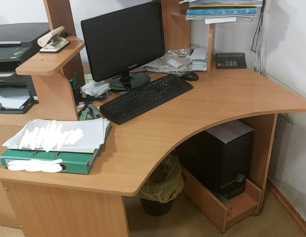 Продам стол компьютерный