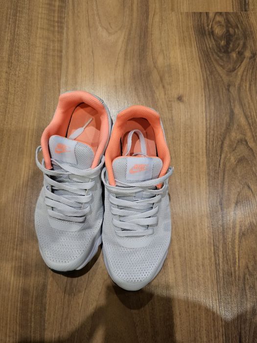 Дамски маратонки Nike