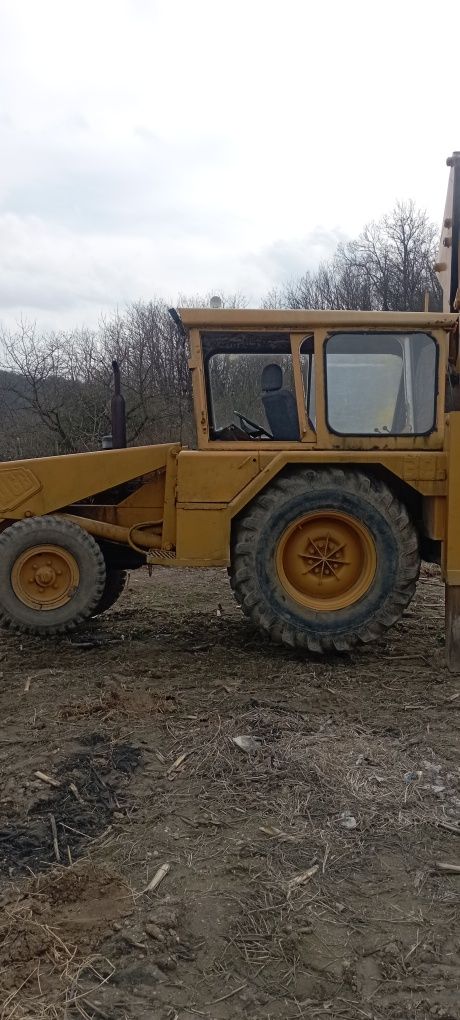 Buldoexcavator jcb de închiriere