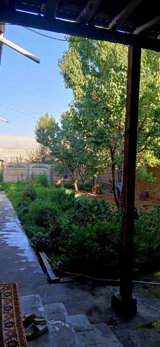 Uy sotiladi 6 sotix 5 xonna