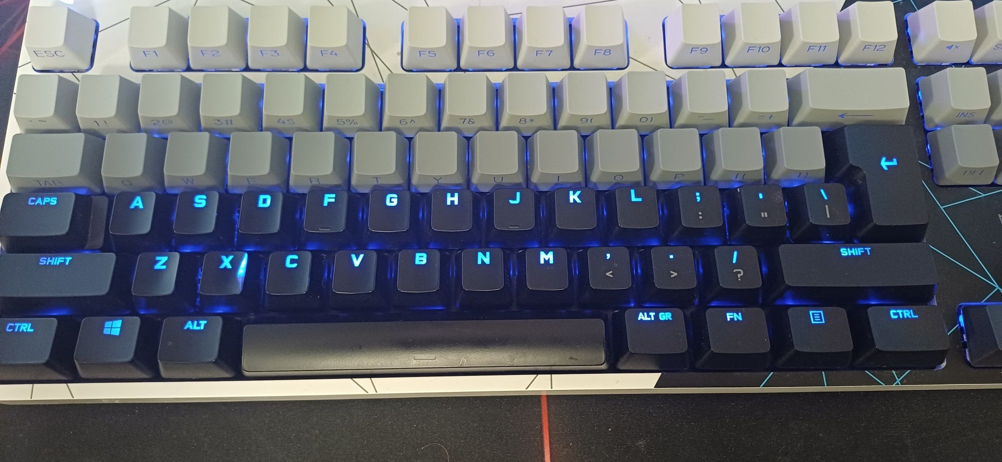 Logitech g pro KDA special edition с 2 вида кейкапове