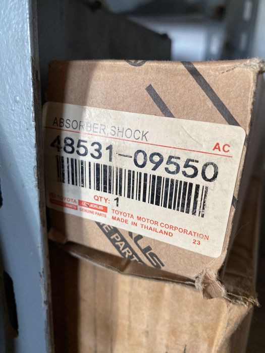 Амортизатор задний правый Hilux