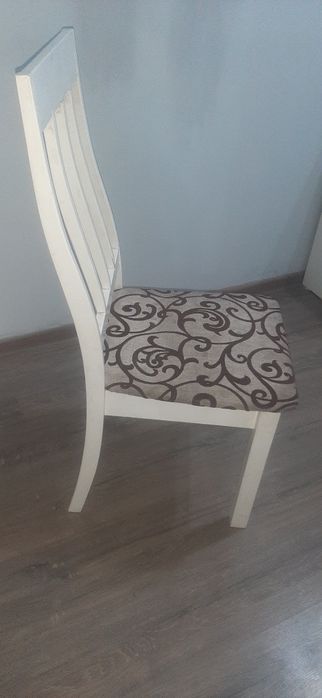 Продам стулья в хорошем состоянии  6 штук